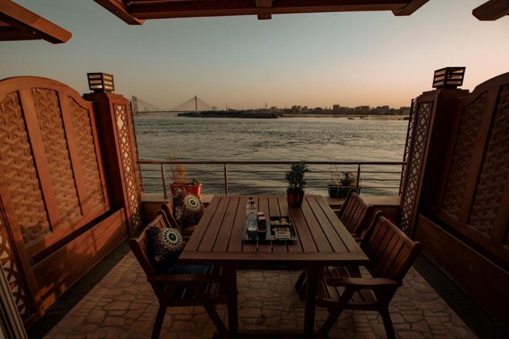 Nile Transport Hotel Le Caire Extérieur photo